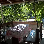 아파트 2 로고즈니차