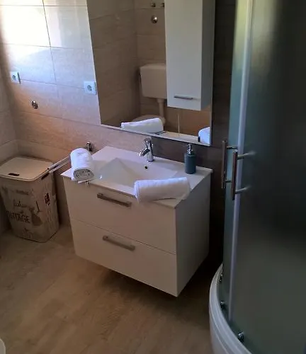 2 Rogoznica (Sibenik-Knin)